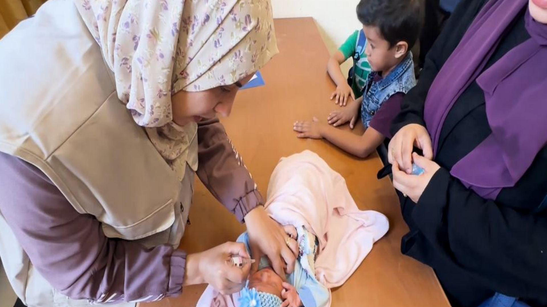 الصحة العالمية: انتهاء المرحلة الأولى من حملة التطعيم في غزة